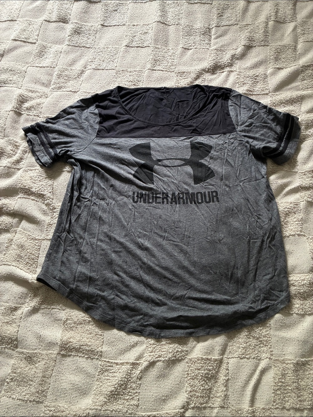 Under Armour Men’s Short Sleeve Gray and Black Performance Tee